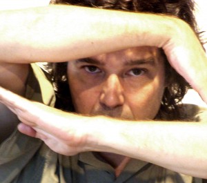 Guga Stroetter apresenta solo <i>Jangadas Paralelas</i>