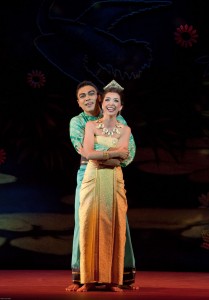 Musical de Richard Rogers e Oscar Hammerstein II que estreia no Teatro Alfa é baseado no romance ANNA E O REI SIÃO