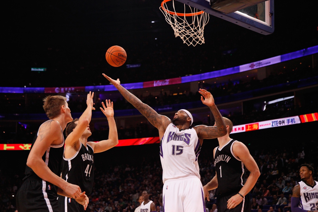Já dá para DeMarcus Cousins pensar em mais vitórias do que derrotas no Sacramento Kings? (Foto: Getty Images)