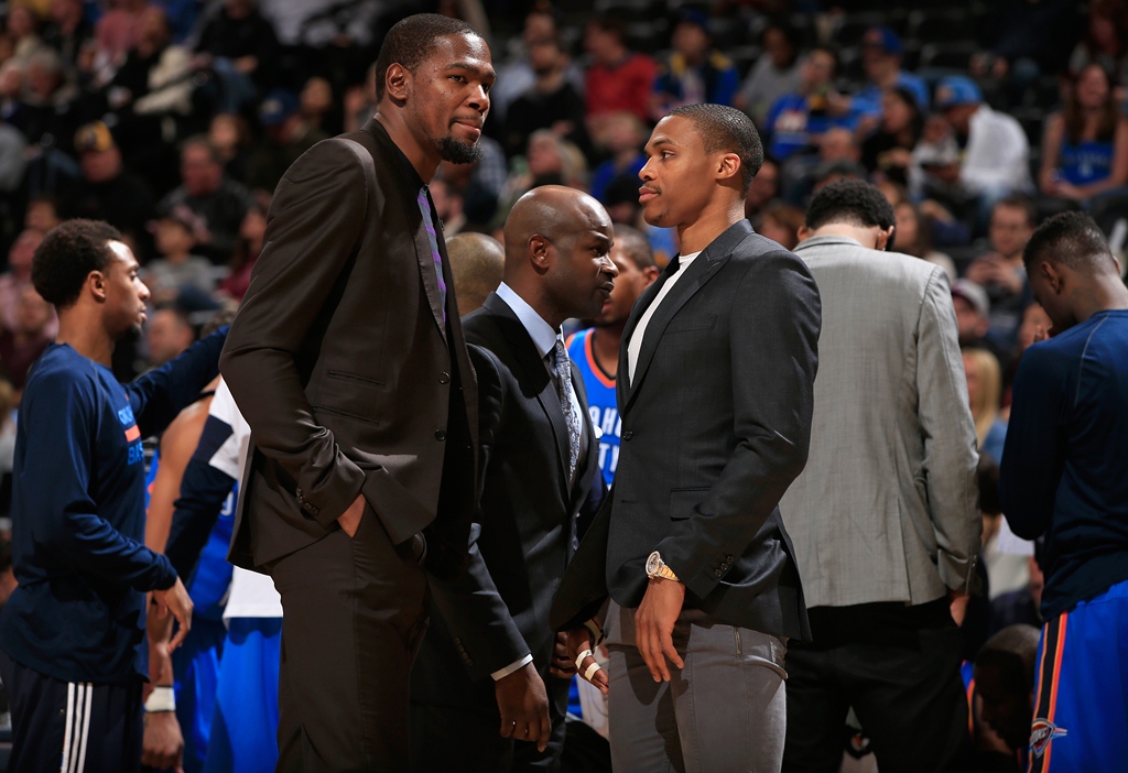 Kevin Durant e Russell Westbrook: ausência dos craques prejudicou campanha do Thunder (Foto: Getty Images)