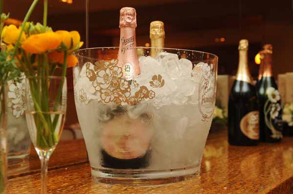 Perrier Jouët no balde de gelo aguardando os convidados