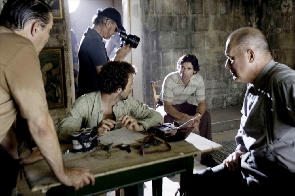 O judeu Steven Spielberg no set de "Munique" (2005), filme inesperadamente imparcial na retratação do longevo conflito entre Israel e Palestina