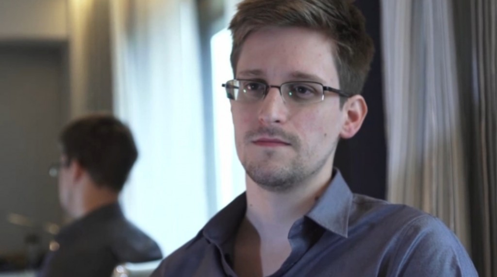Edward Snowden em reprodução de foto do The Guardian