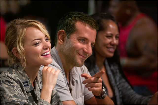 Com Bradley Cooper e Emma Stone e assinado pelo badalado Cameron Crowe, "Sob o mesmo céu" também decepcionou nos EUA. O filme chega ao Brasil em 11 de junho