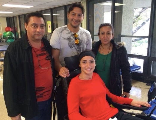 Laís Souza tem contado com apóio permanente de sua família no processo de recuperação do acidente que a deixou tetraplégica