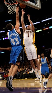Jordan Farmar encara Kris Humphries