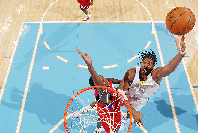 Nenê, destaque do desfalcado Nuggets na derrota para o Sixers dentro de casa