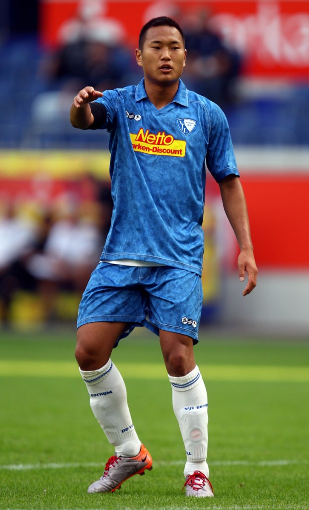 Norte-coreano Jong Tae-Se em ação com a camisa do Bochum