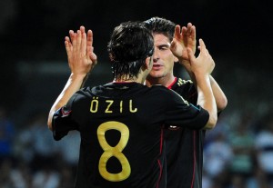 Özil e Gomez marcaram para Alemanha
