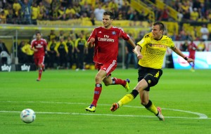 Grosskreutz chuta para marcar o 1º gol da Bundesliga