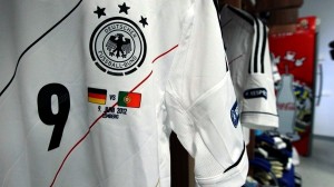 Camisa com as bandeiras de Alemanha e Portugal