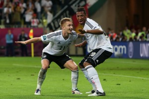 Reus e Boateng comemoram o 4º gol