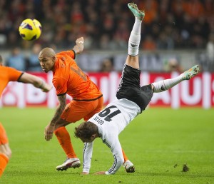 Mario Götze mostrou todo seu conhecimento em ginástica artística no duelo contra a Holanda