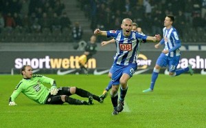 Kluge fez o gol da vitória do lÃder Hertha Berlim sobre o Kaiserslautern