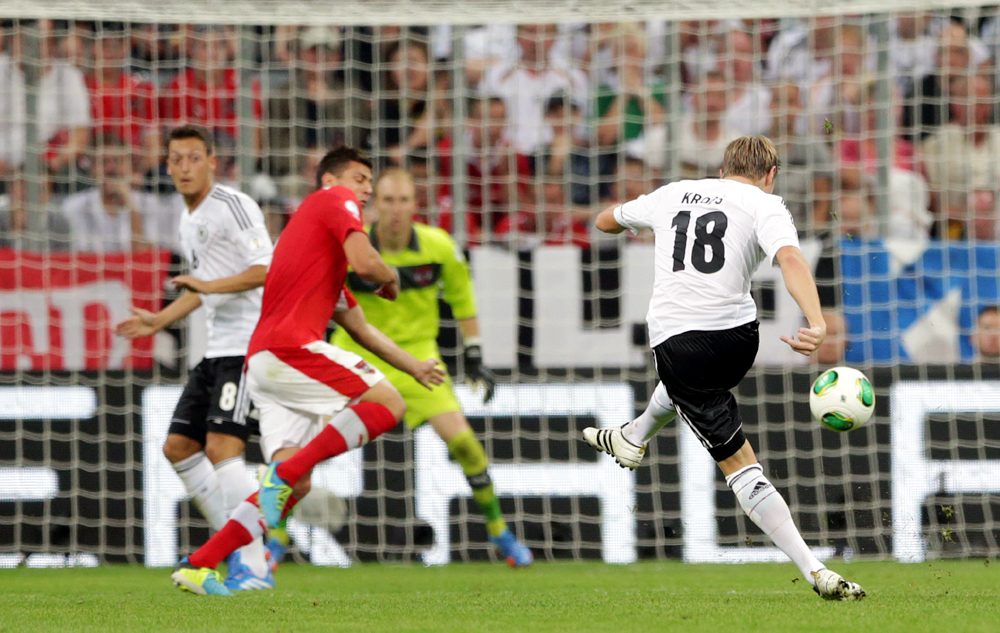 Kroos marcou um golaço no jogo