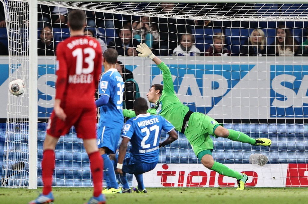 'Gol fantasma' de Kiessling sobre o Hoffenheim