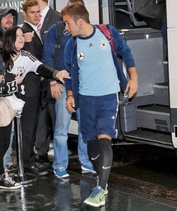 Mario Götze usa meião da Nike na seleção alemã