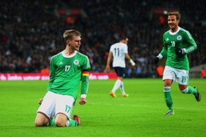 Capitão Mertesacker marcou o gol da vitória alemã