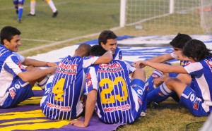 godoy-cruz Jogadores do Tomba comemorando um gol.