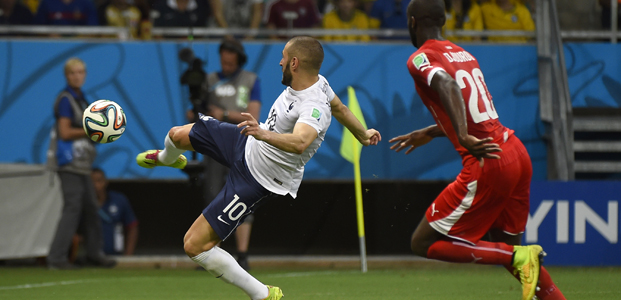 O gol validado de Benzema - mais uma vez ele comemorou mas não ficou com o crédito oficial do tento :( (FFF)