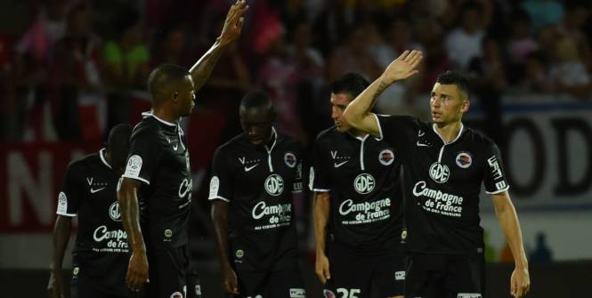 Tudo muito incipiente ainda, mas o líder após a 1ª rodada é o Caen, que venceu com a maior margem de gols (France Football)