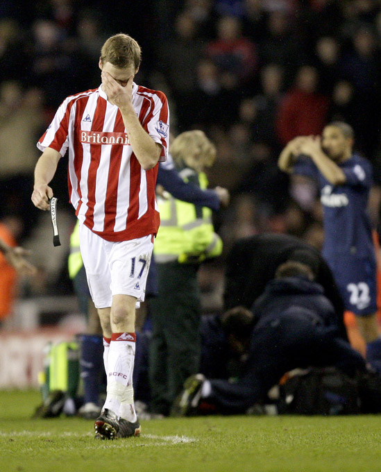 Shawcross leva o vermelho saiu desolado (foto AP)