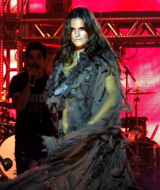 Izabel Goulart Dream Fashion Tour