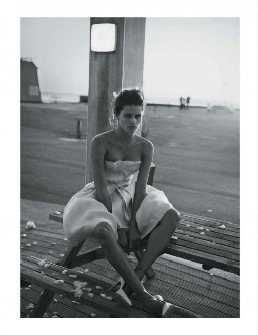 Isabeli Fontana feat. Vogue Paris de abril by Peter Lindbergh
