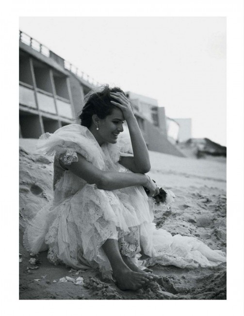 Isabeli Fontana feat. Vogue Paris de abril by Peter Lindbergh
