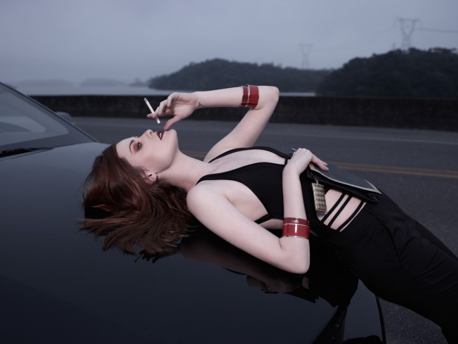 Mayana Moura by Bob Wolfenson para Harpers Bazaar