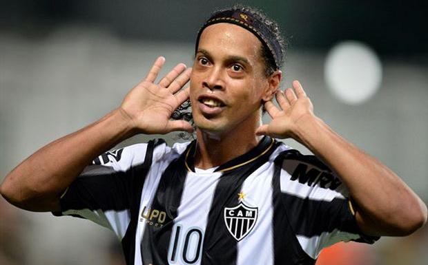 Paulo Nobre pagaria R$ 800 mil a Ronaldinho Gaúcho para evitar o rebaixamento do Palmeiras