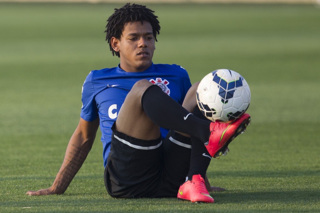 Romarinho aceita oferta El Jaish e vai levar bolada.