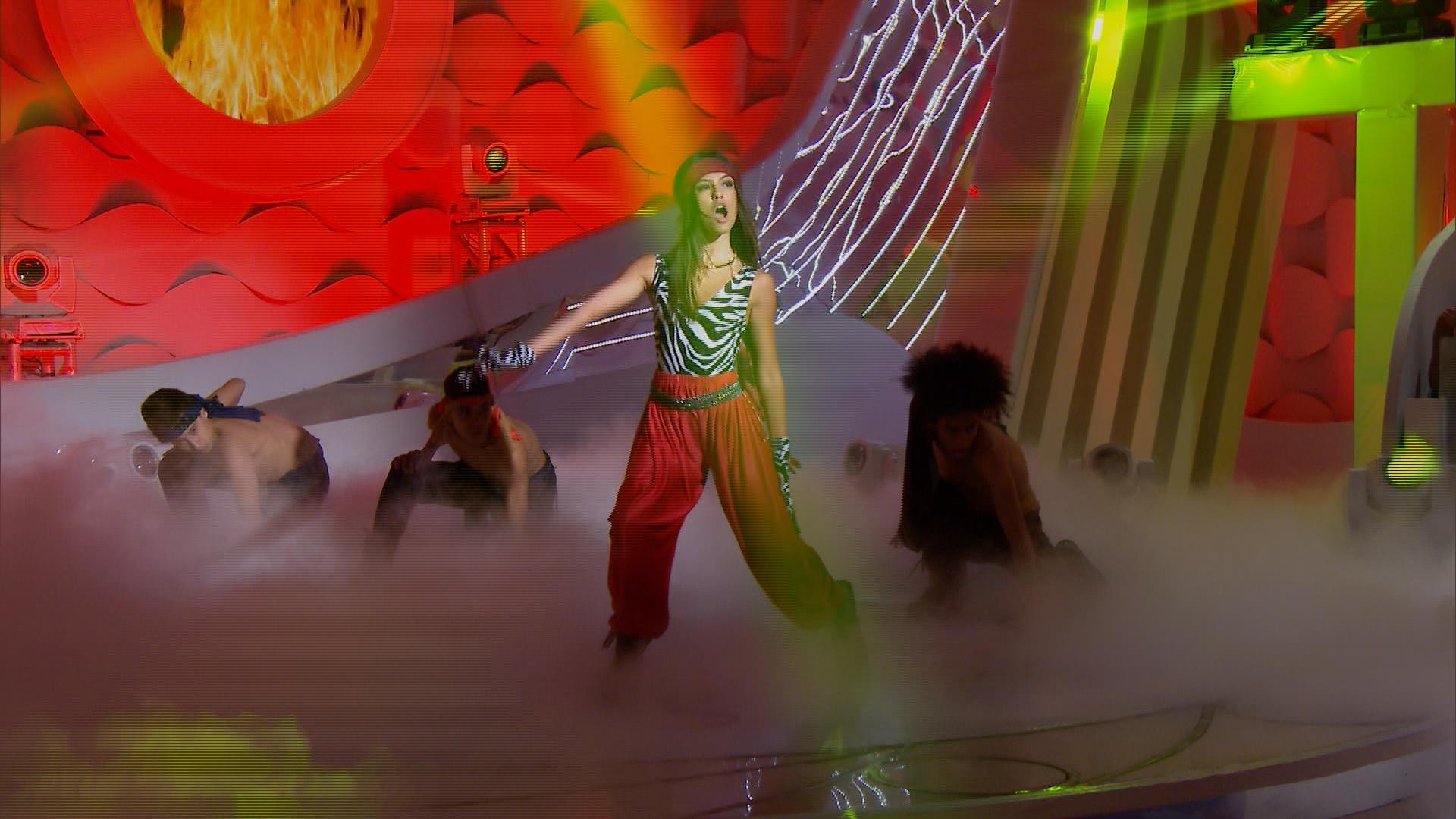 Fernanda Concon interpretou "Where have you been" de Rihanna