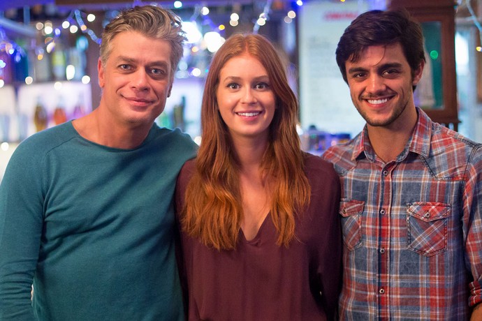 Eliza passou boa parte da novela dividida entre Arthur e Jonatas