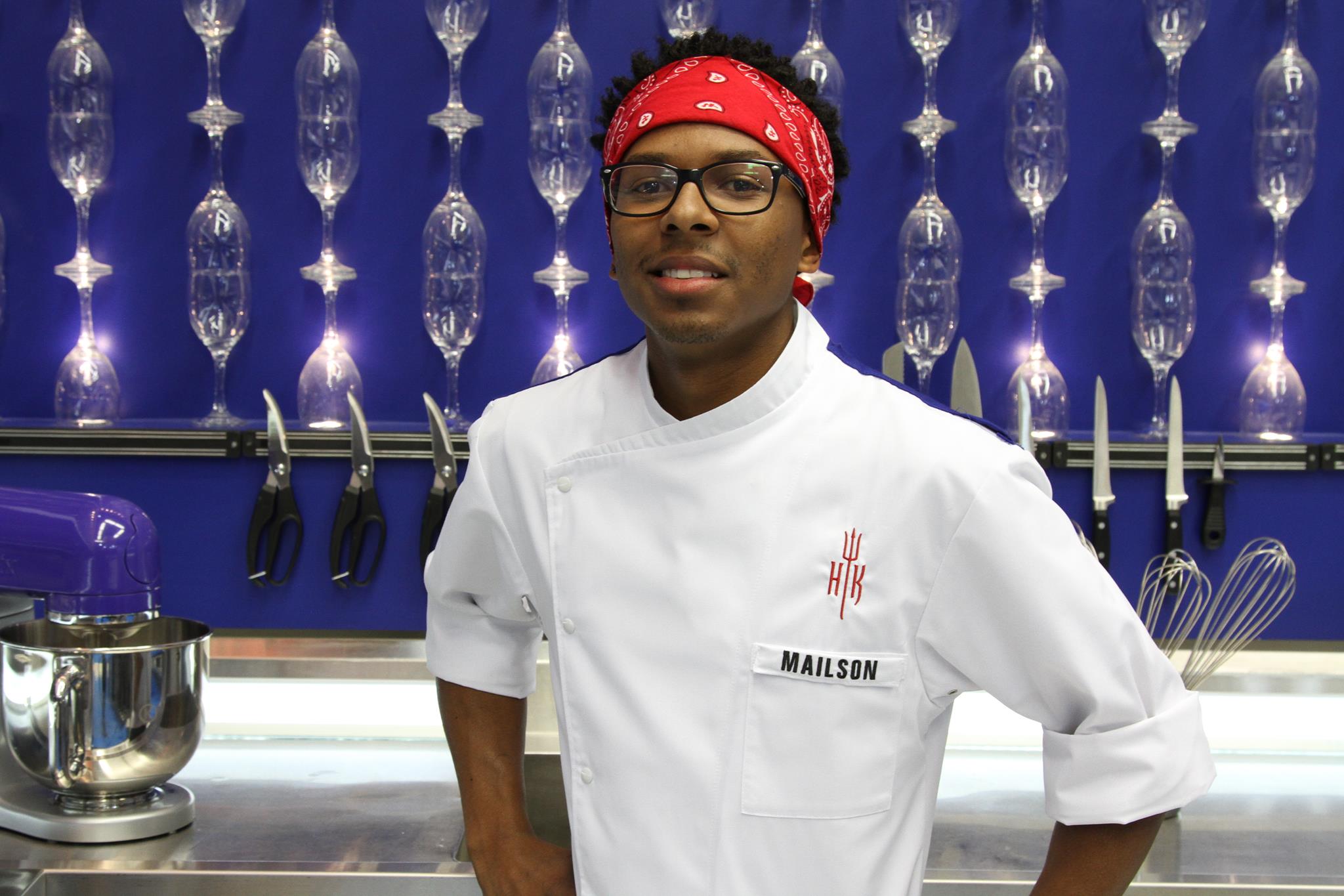 Maílson se interessou por gastronomia após participar de um projeto social e aprendeu muito do que sabe vendo programas gastronômicos para poder cozinhar para o irmão enquanto os pais trabalhavam. Sonha em viajar para a África para aprender sobre a culinária local