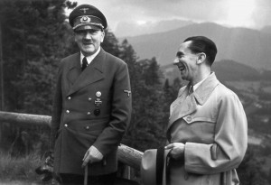 Hitler e Goebbels: para o ministro, o Führer era um enviado de Deus; segundo bioógrafo, a relação deu estabilidade à sua vida