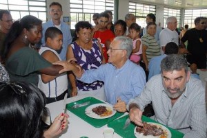 O ex-governador Joaquim Roriz (PRTB-DF) no Restaurante Comunitário de Samambaia, em 2009. (Foto: Sheyla Leal / Divulgação)