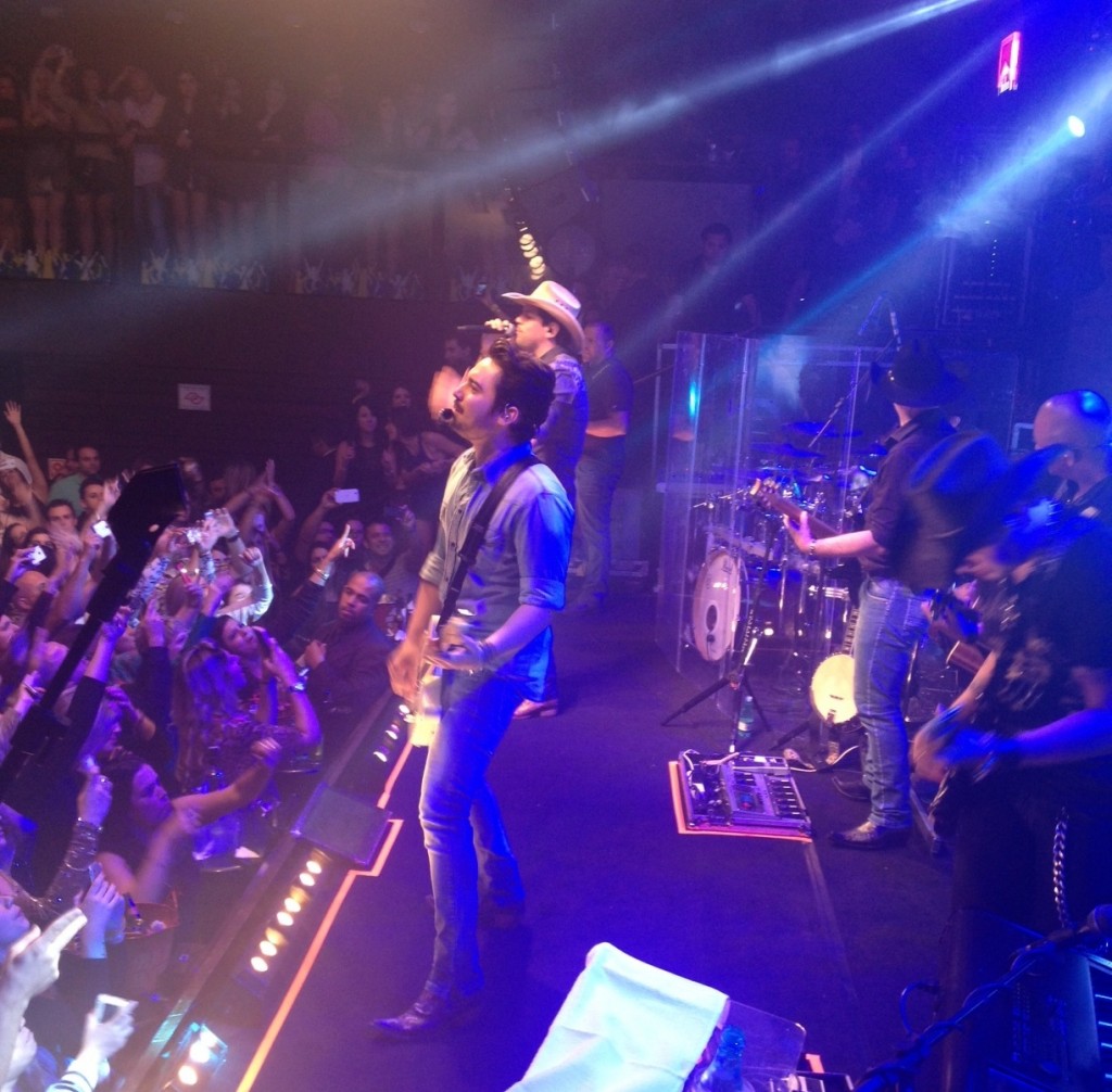 Fernando e Sorocaba se apresentam na Woods São Paulo